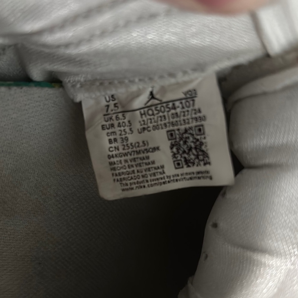 Mens White and Green Athletic Shoes - Picture 16 of 16